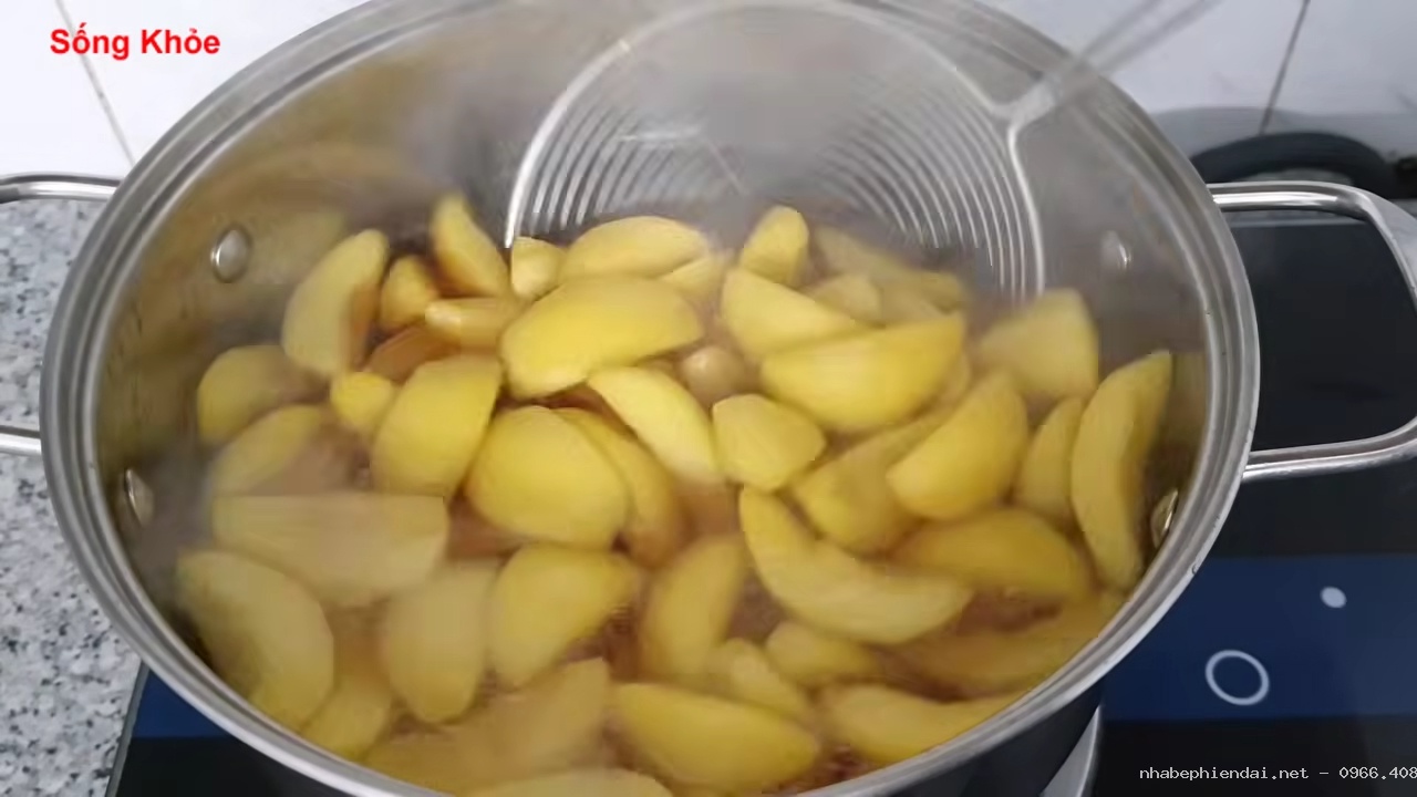 Cách làm hoa đào ngâm để dành pha trà đào thơm ngon, giòn ngọt tại nhà