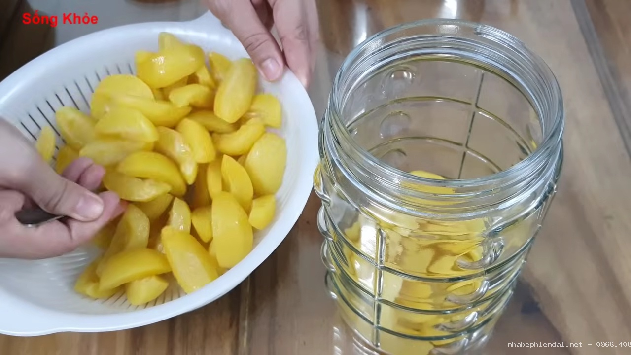 Cách làm hoa đào ngâm để dành pha trà đào thơm ngon, giòn ngọt tại nhà