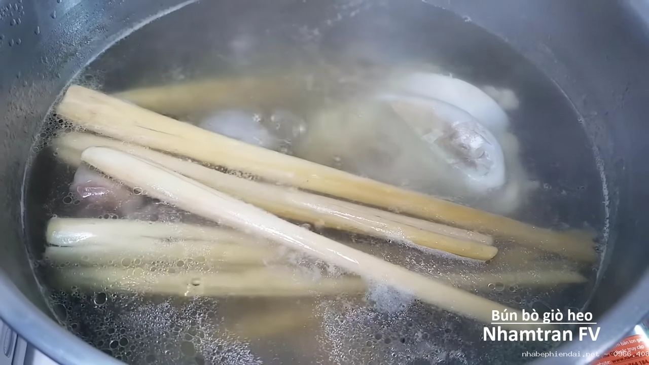 Cách nấu Bún Bò Giò Heo Bún Bò Huế thơm ngon đậm vị tại nhà