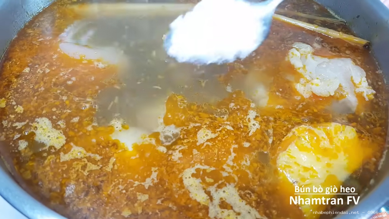 Cách nấu Bún Bò Giò Heo Bún Bò Huế thơm ngon đậm vị tại nhà