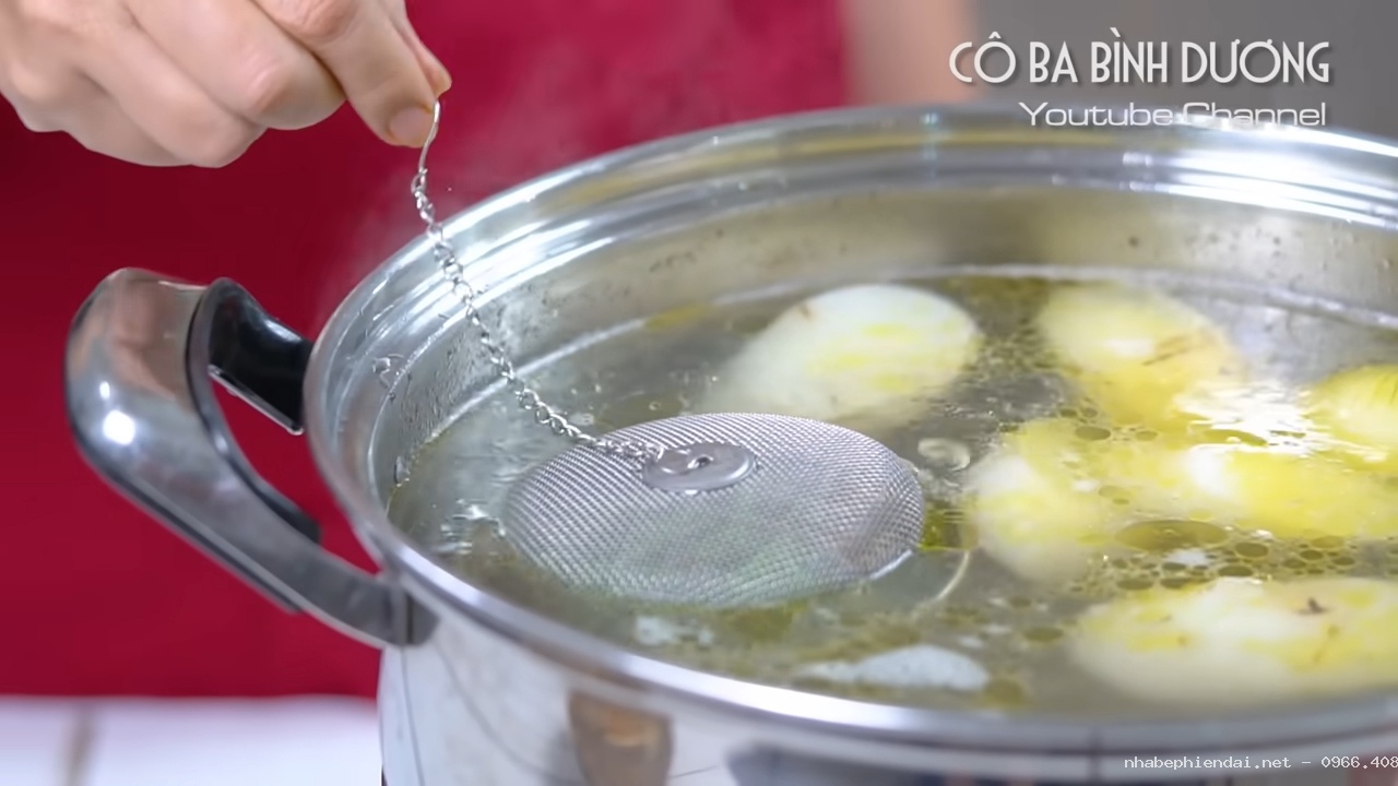 Cách nấu phở gà thơm ngon, nước lèo trong vàng nhẹ chuẩn vị