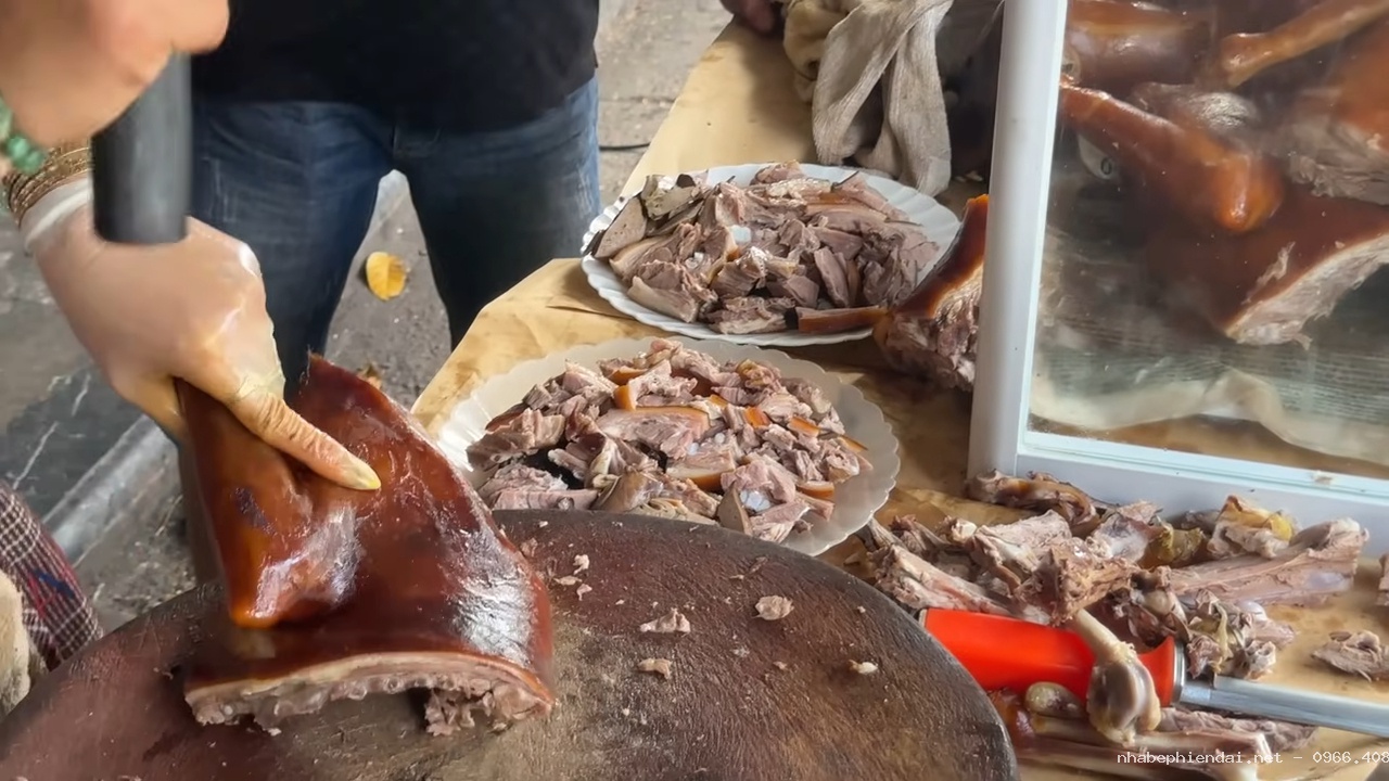 Khám phá nghề làm thịt chó truyền thống và những câu chuyện xoay quanh món ăn đặc sản