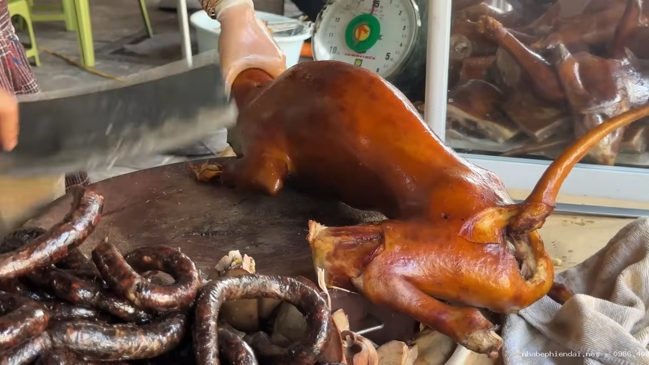 Khám phá nghề làm thịt chó truyền thống và những câu chuyện xoay quanh món ăn đặc sản
