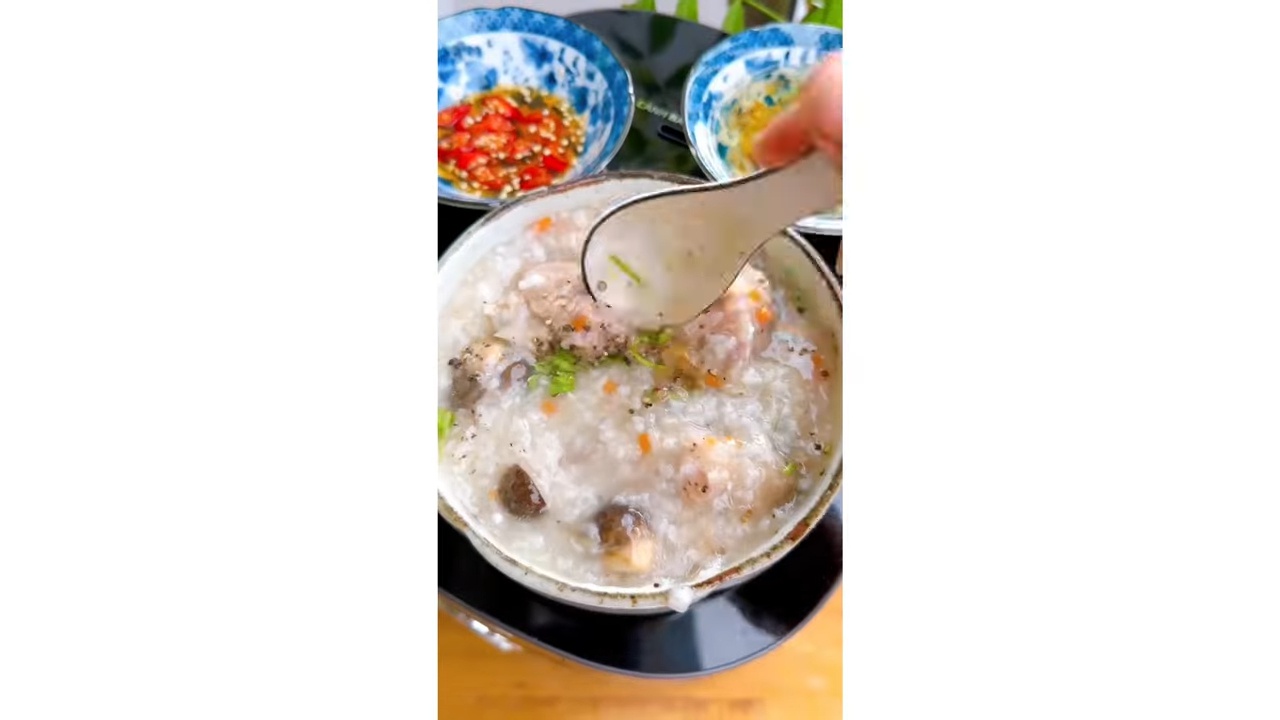 So sánh nồi cơm điện lòng inox 304 và lòng gốm sứ có gì khác biệt?