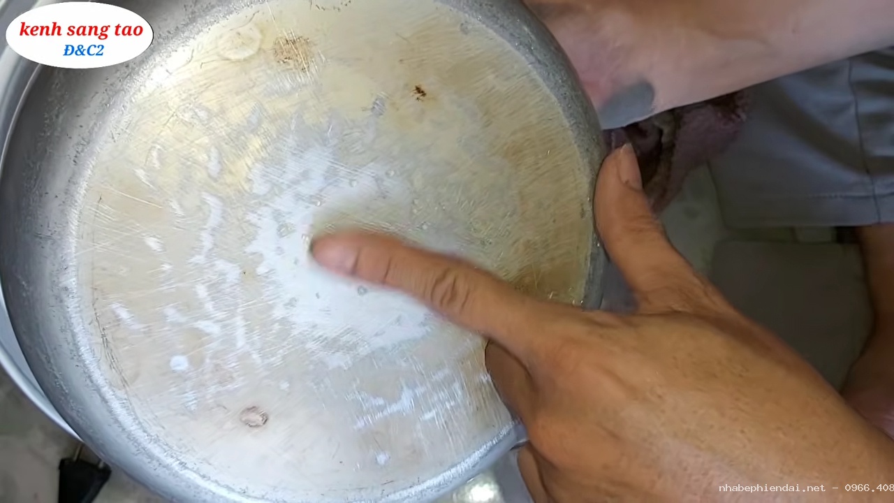 Cách sửa nồi cơm điện nấu cơm sống, cơm khét do yếu nam châm và lòng nồi bị móp