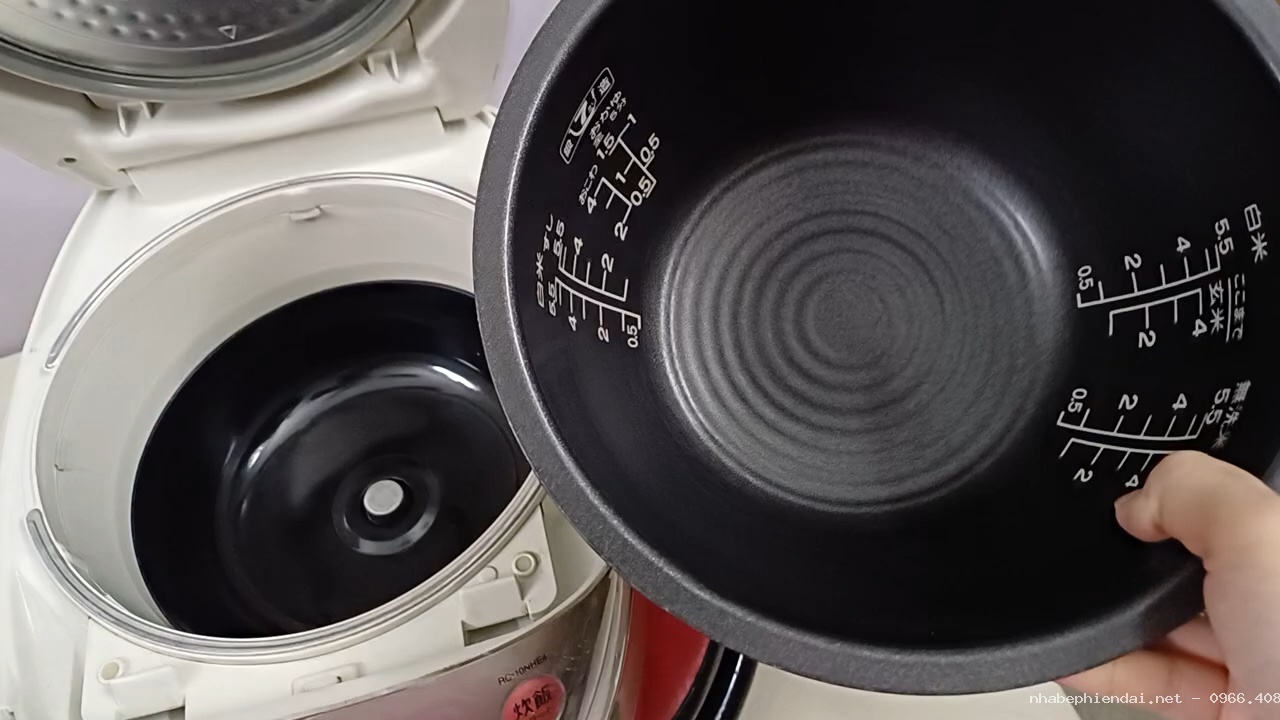 Nồi cơm Toshiba cổ dòng 1.4: Mẫu nồi đời sâu với chất lượng nấu cơm đặc biệt