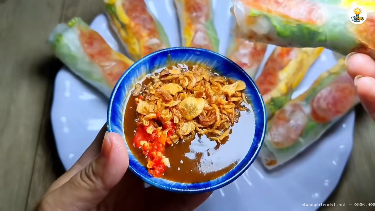 Bò bía Việt Nam: Món ăn đường phố khiến nhiều du khách quốc tế tò mò