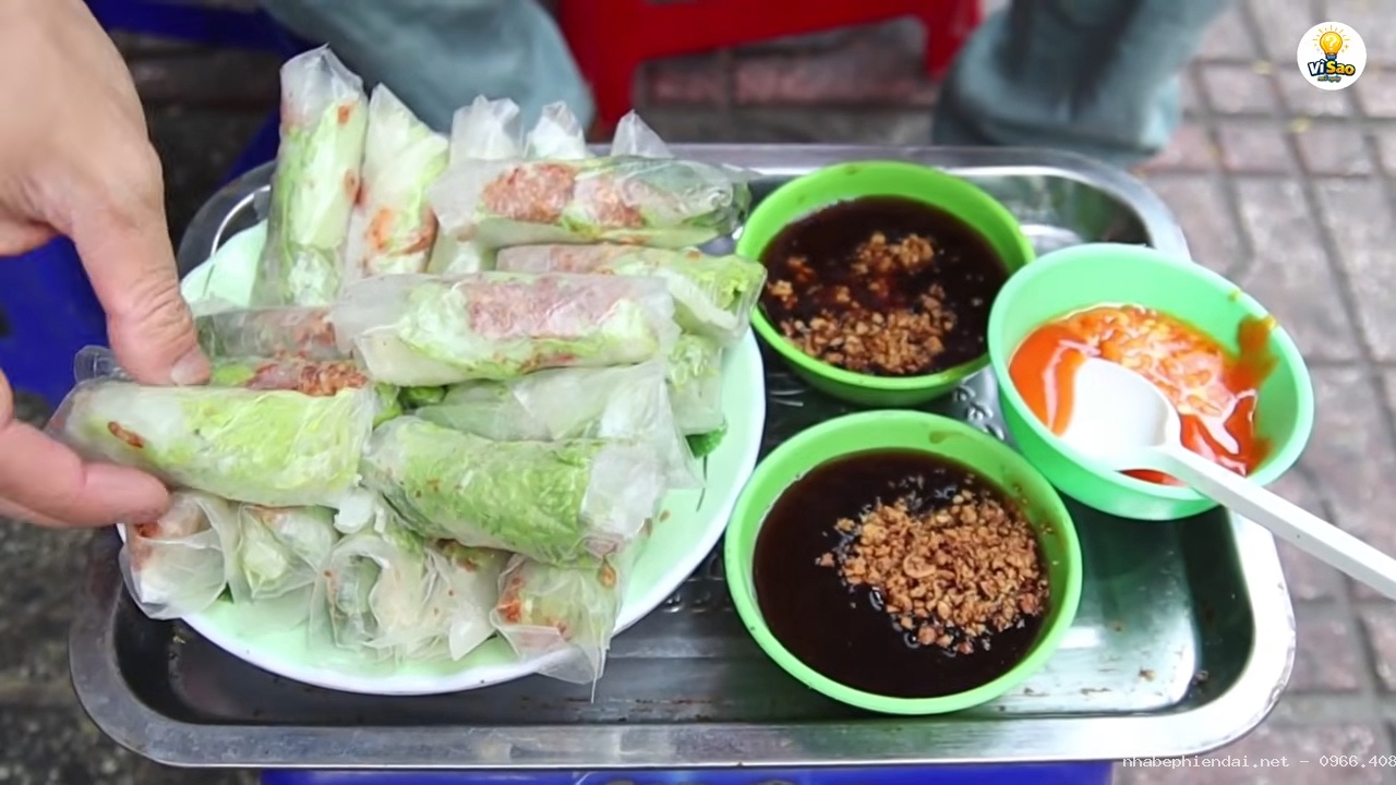 Bò bía Việt Nam: Món ăn đường phố khiến nhiều du khách quốc tế tò mò