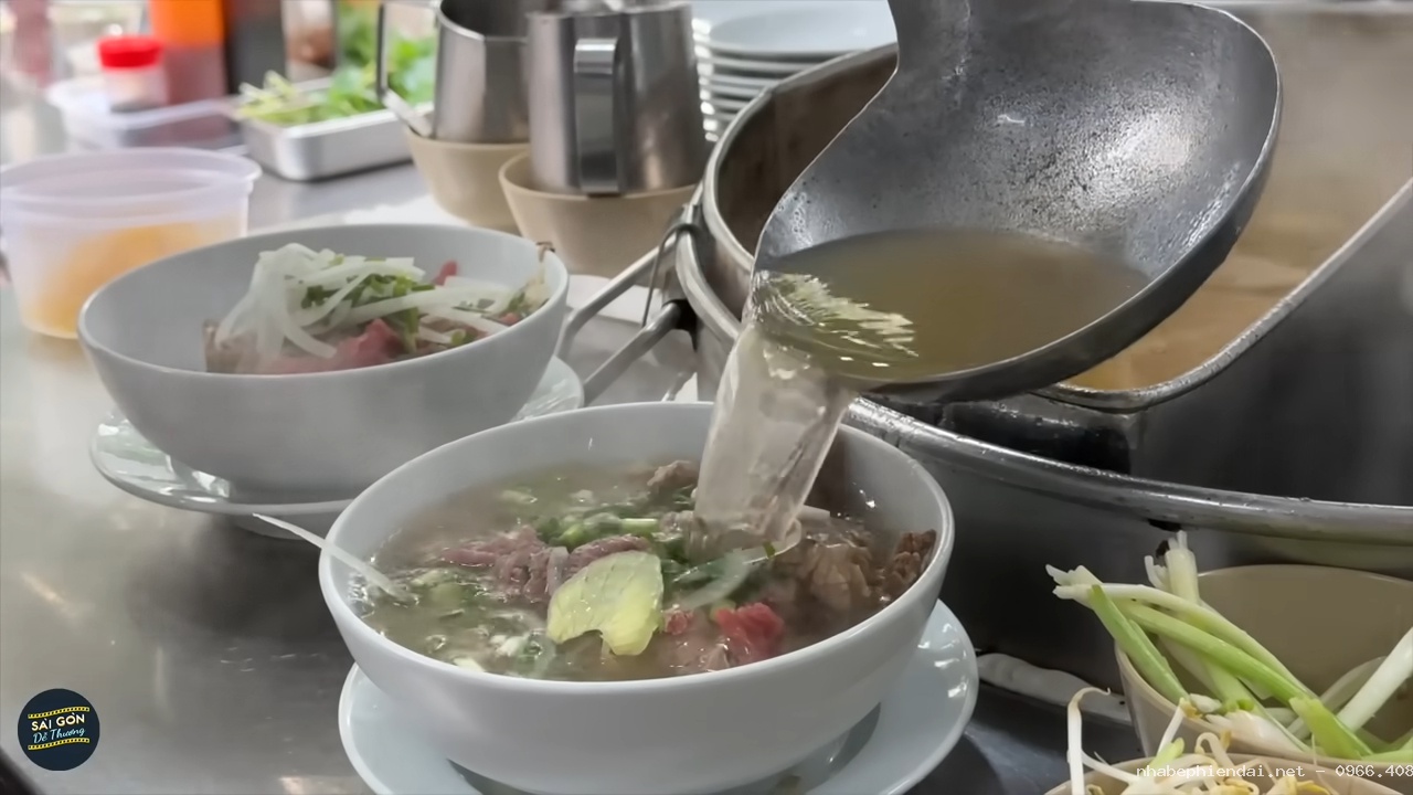 Vì sao ẩm thực Việt Nam được thế giới yêu thích? Khám phá phở, bánh mì và bánh xèo nổi tiếng
